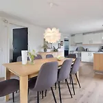 With Fireplace 1 *