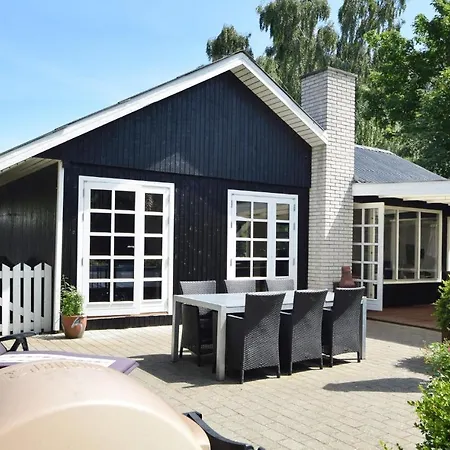 3 Bedroom Beautiful In Holiday home