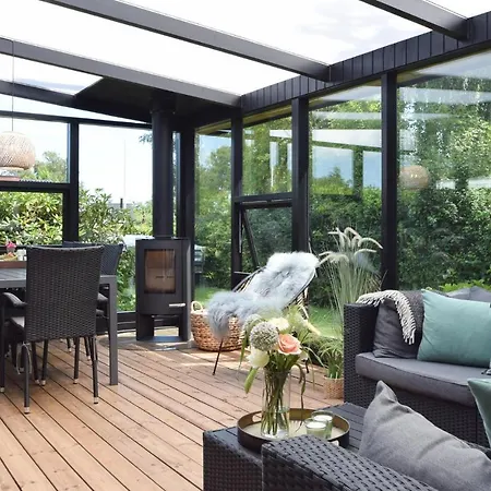 Beautiful Home In Juelsminde With Wifi