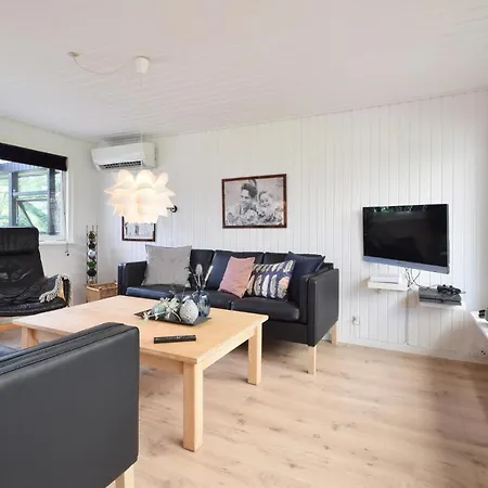 With Fireplace 1 Nyaraló *