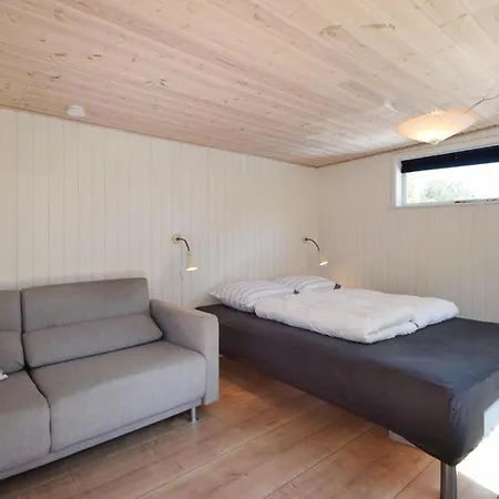 Hébergement de vacances Beautiful Home In Juelsminde With Wifi